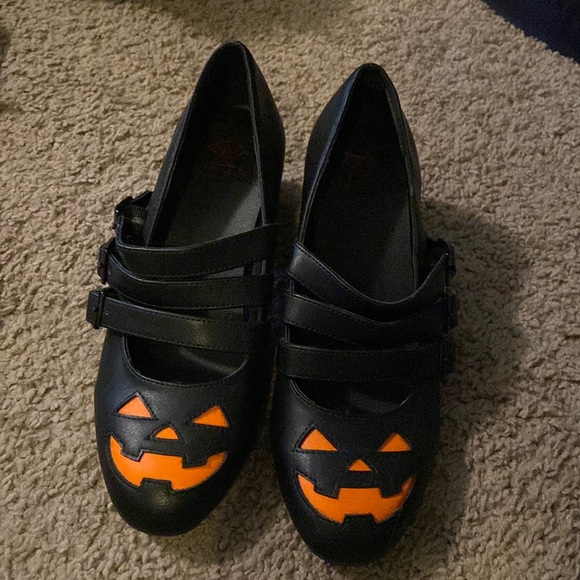 strangr cvlt Shoes - Hold❌ Strange cvlt pumpkin heels